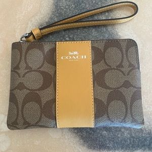 NWT Coach Wristlet